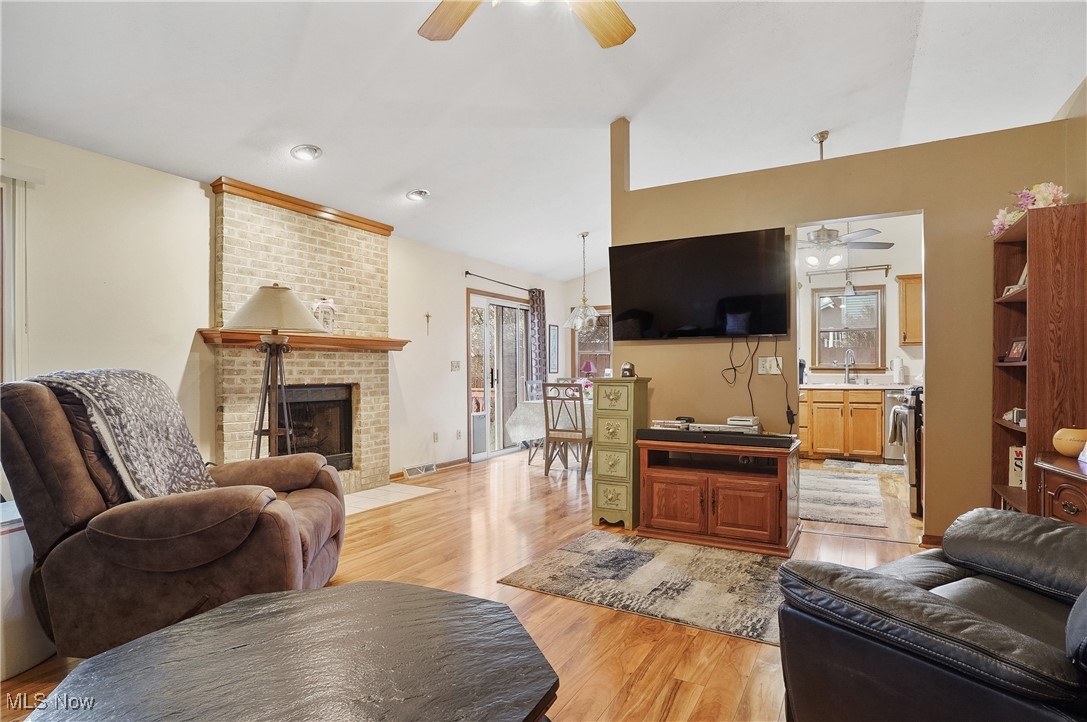 6874 Berry Blossom Drive, Austintown, Ohio image 2