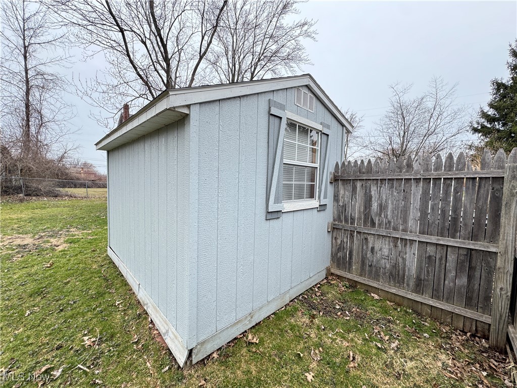 616 Carson Street, Painesville, Ohio image 37