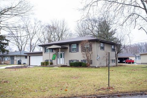 Photo of 3490 Warwick Court, Canfield, OH 44406 (MLS # 5186446)