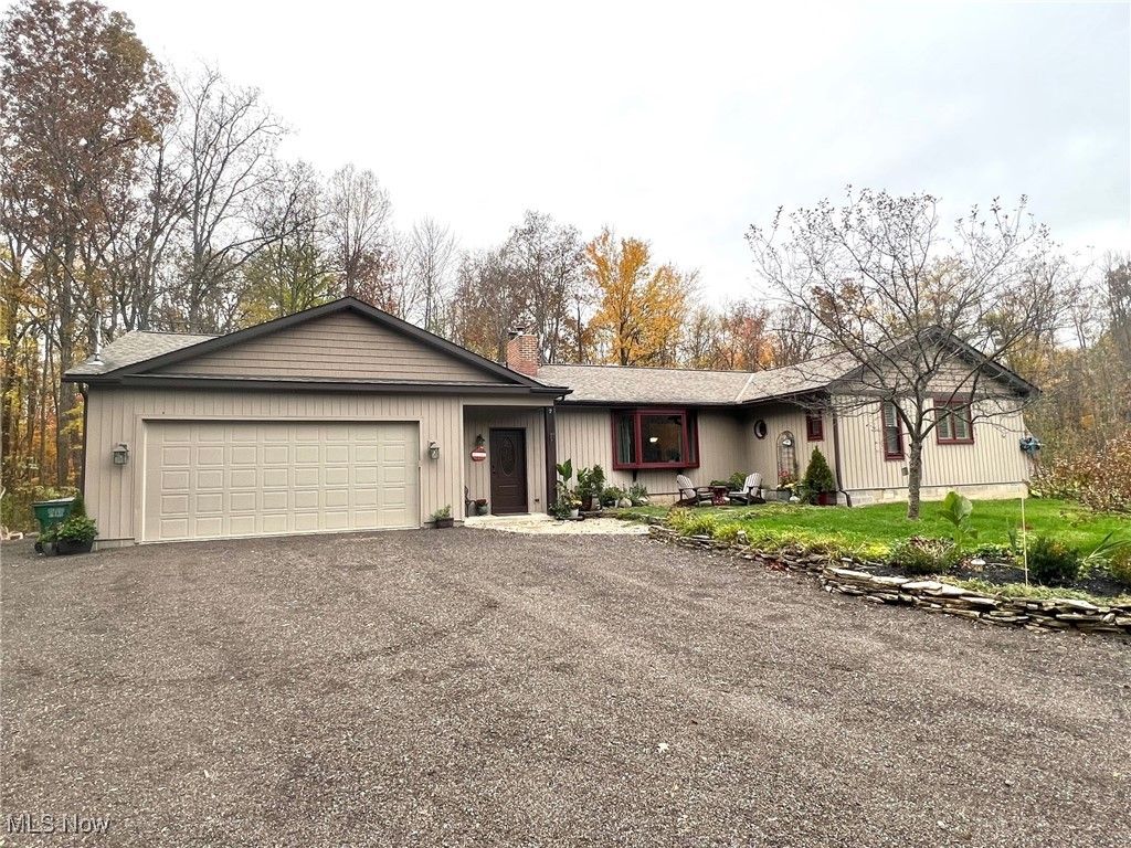 Photo of 8942 Williams Road, Chardon, OH 44024 (MLS # 5173472)