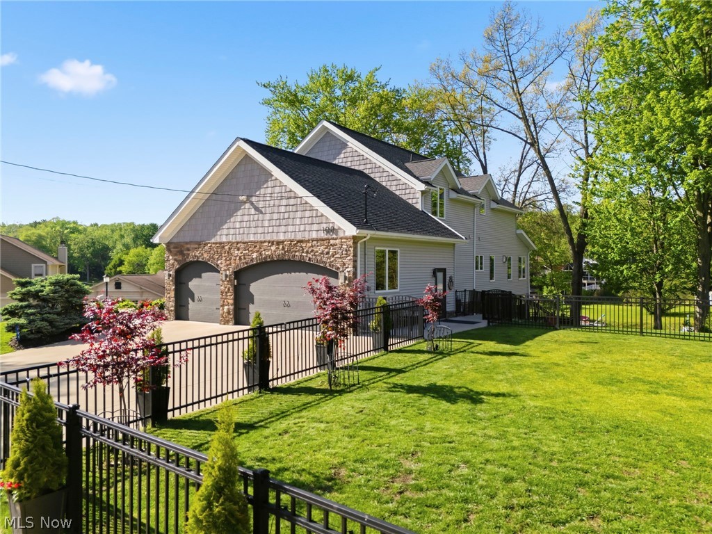 Willowdale Lake - Residential