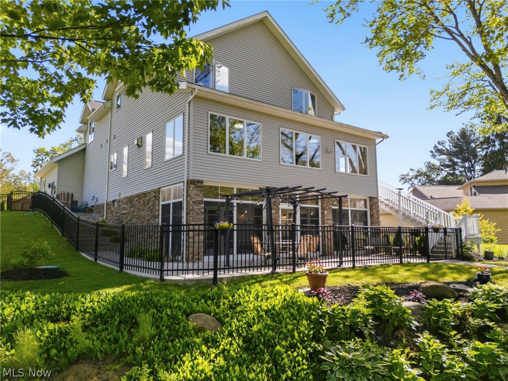 Willowdale Lake - Residential