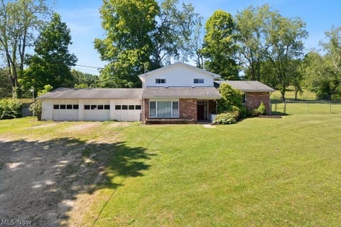 Homes For Sale - 11 Roberts Drive<br/> Belpre, OH 45714