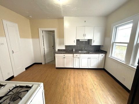 Duplex in Cleveland OH 4077 139th St 9.jpg