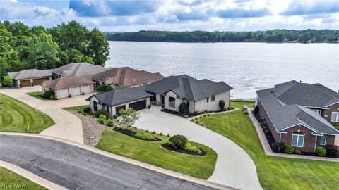 Homes For Sale - 1004 Waters Edge Drive<br/> Columbiana, OH 44408