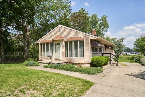 Homes For Sale - 2669 Nesmith Lake Boulevard<br/> Summit County, Akron, OH 44314