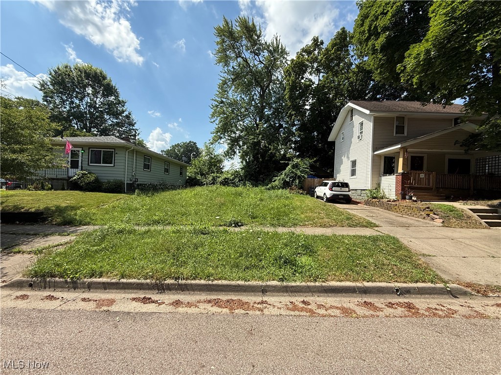 Vacant Land, residential neighborhood. Buyers to do all due diligence for building