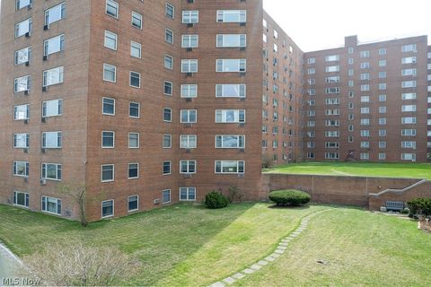 Tiny photo for 11820 Edgewater Drive #110, Lakewood, OH 44107 (MLS # 5197734)