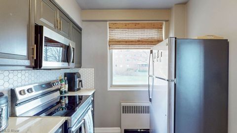 Tiny photo for 11820 Edgewater Drive #110, Lakewood, OH 44107 (MLS # 5197734)