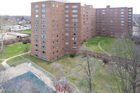 Tiny photo for 11820 Edgewater Drive #110, Lakewood, OH 44107 (MLS # 5197734)