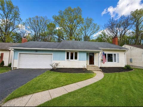 Homes For Sale - 3289 Cricket Drive<br/> Youngstown, OH 44511