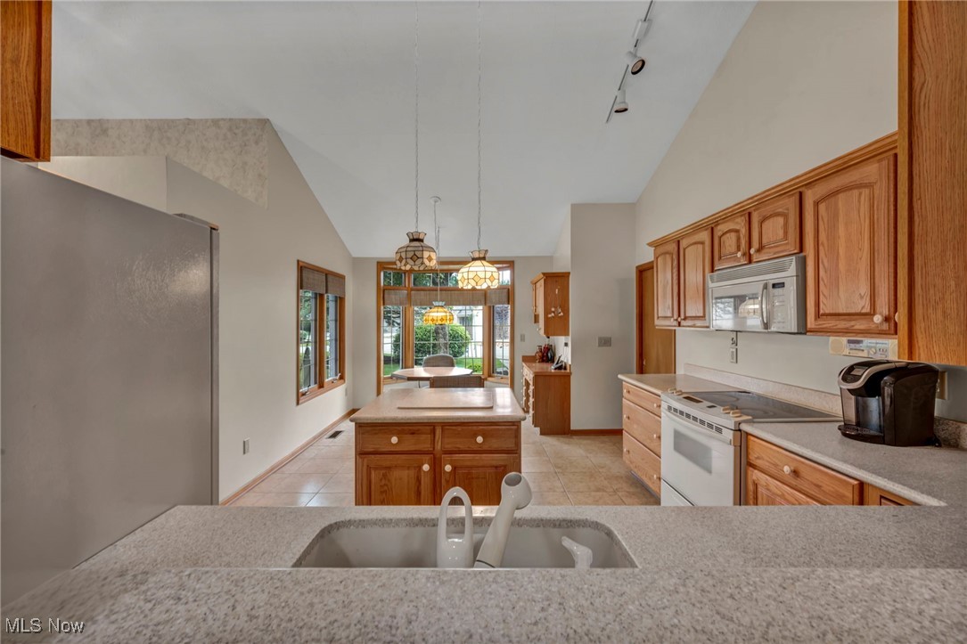 19292 Charter Lane, Strongsville, Ohio image 8