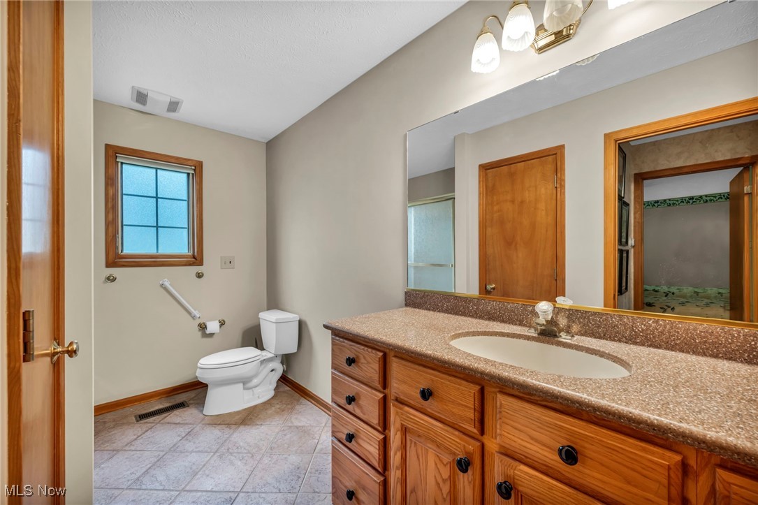 19292 Charter Lane, Strongsville, Ohio image 22