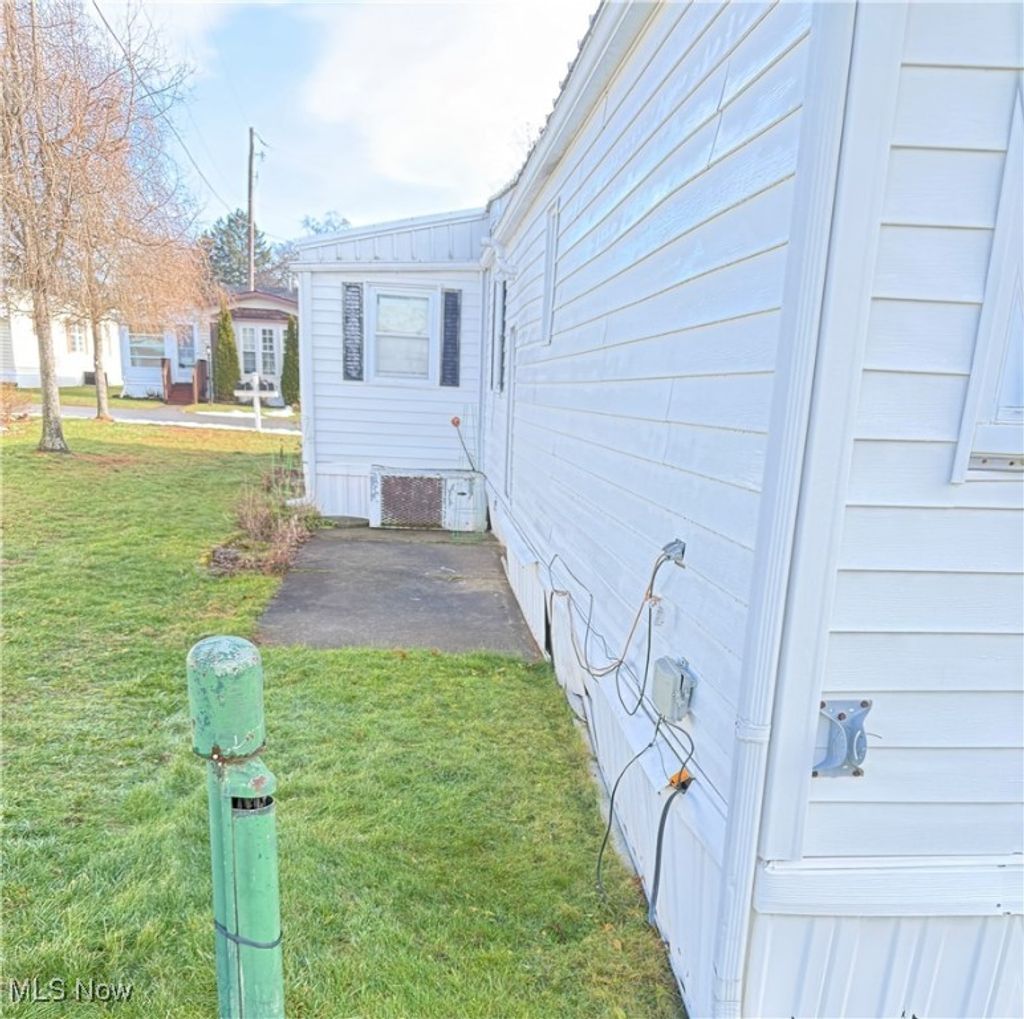 Photo of 117 Wilpark Drive, Akron, OH 44312 (MLS # 5180088)