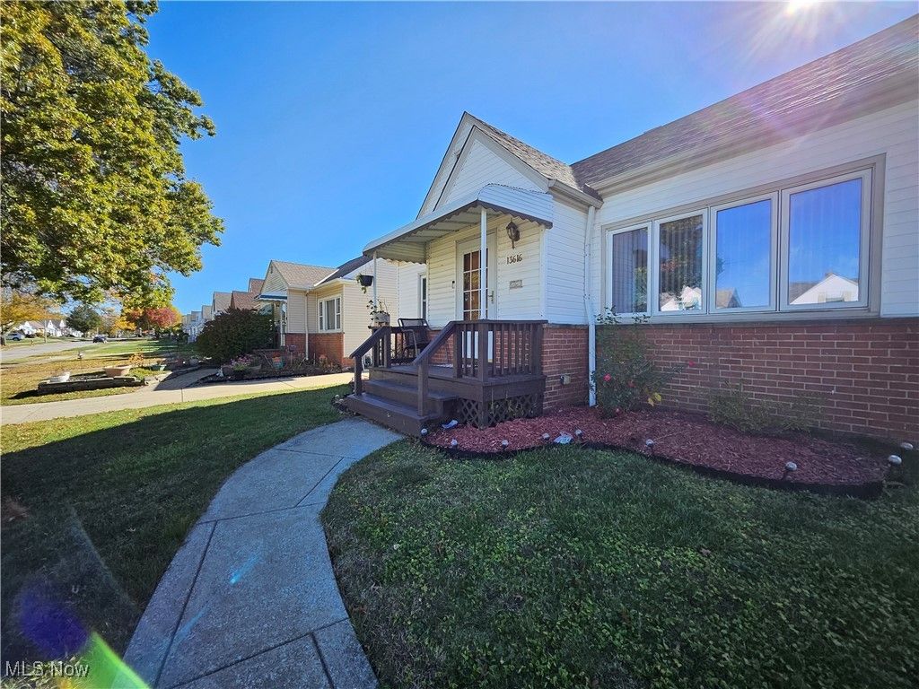 Photo of 13616 Oakview Boulevard, Garfield Heights, OH 44125 (MLS # 5168094)