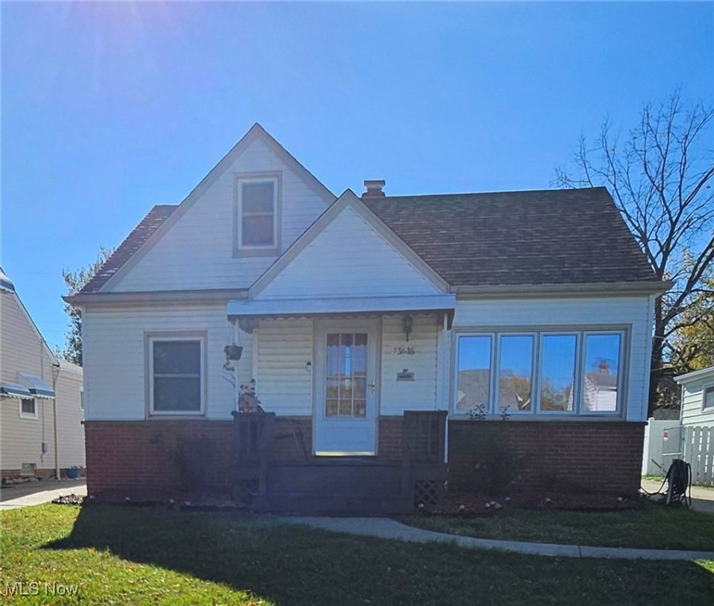Photo of 13616 Oakview Boulevard, Garfield Heights, OH 44125 (MLS # 5168094)