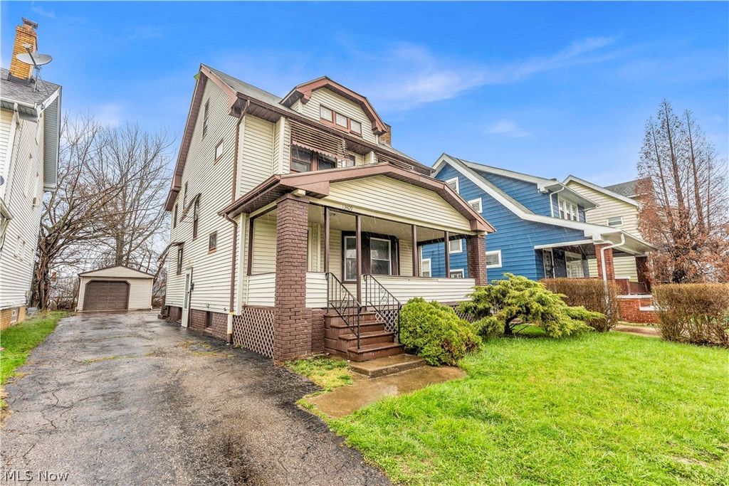 Photo of 13409 S Parkway Drive, Garfield Heights, OH 44105 (MLS # 5198519)