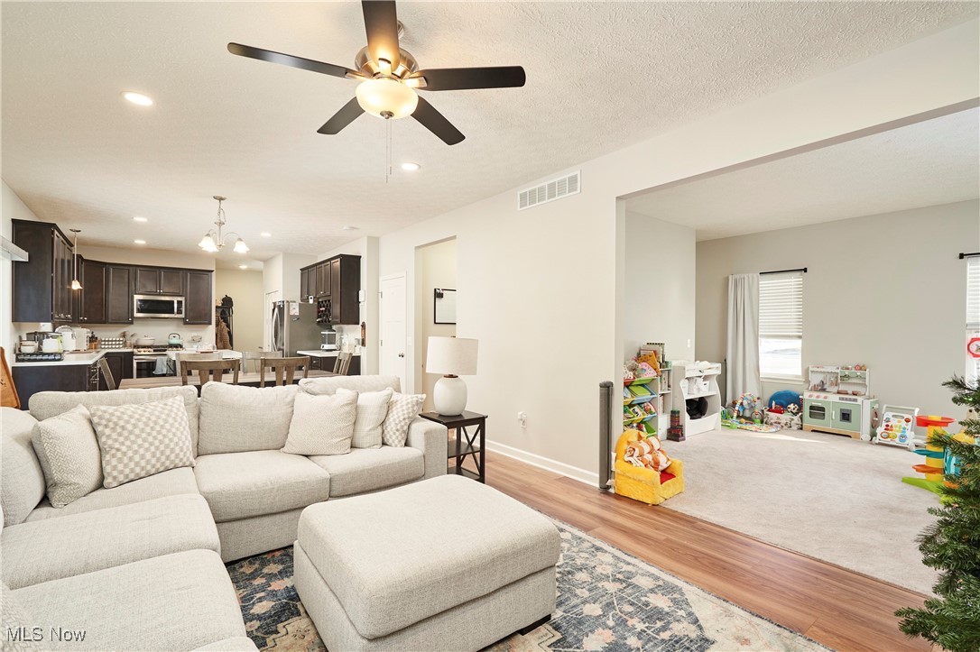 Elworthy-Helwick Cos City Acr - Residential