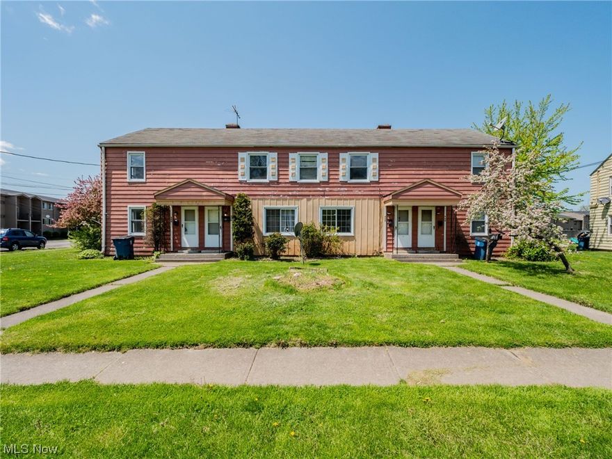 Nice 4 unit apartment in Lorain OH 2 0f the 4 units are currently rented ( unit 954 is rented at $675 per month + $50 W/S charger, unit 958 has a long tearm tenant paying $525 + $25 pet fee+$60 W/S charge ) 2 vacant units are both rent ready at $675 per month rent 
.Seller is also selling 209 Cleveland St Elyria ( duplex ) & 936 South Central DR Lorain ( 6 unit ) and is willing to do a package deal on all 3 or any combination of.