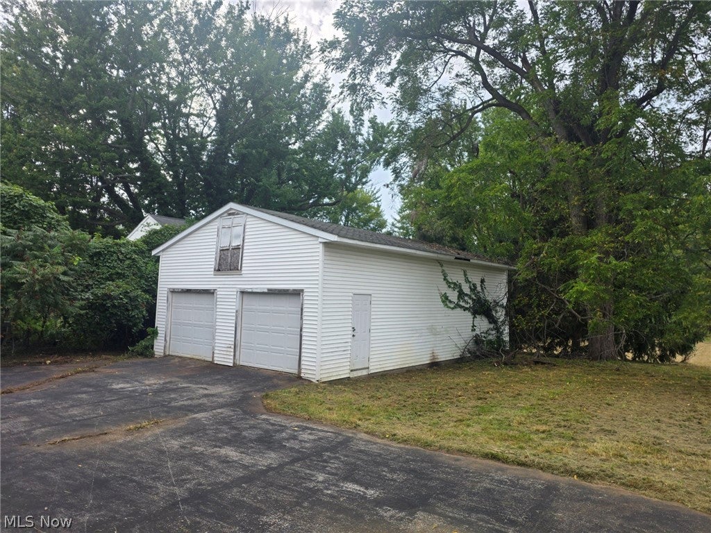 5663 N Ridge W