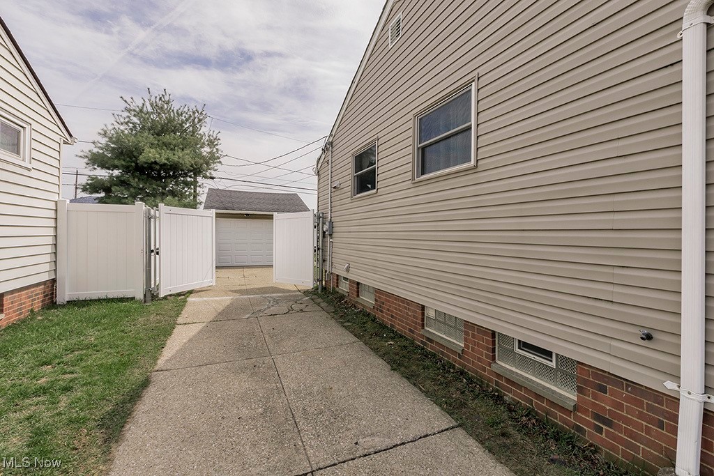 4707 Brookhigh Drive, Brooklyn, Ohio image 33