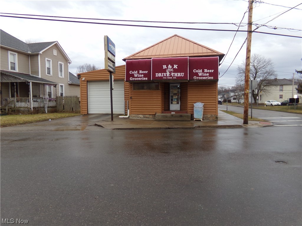 Be your own boss. Sunday sales,Convenience store, Beer, lottery.
Corner lot
Newer Roof
Pop coolers belong to distributer as well as ice machine.
Very busy and well kept.
Forget sometjing no problen just stop in and maybe they have.
Some cold items as bacon, eggs, bread.