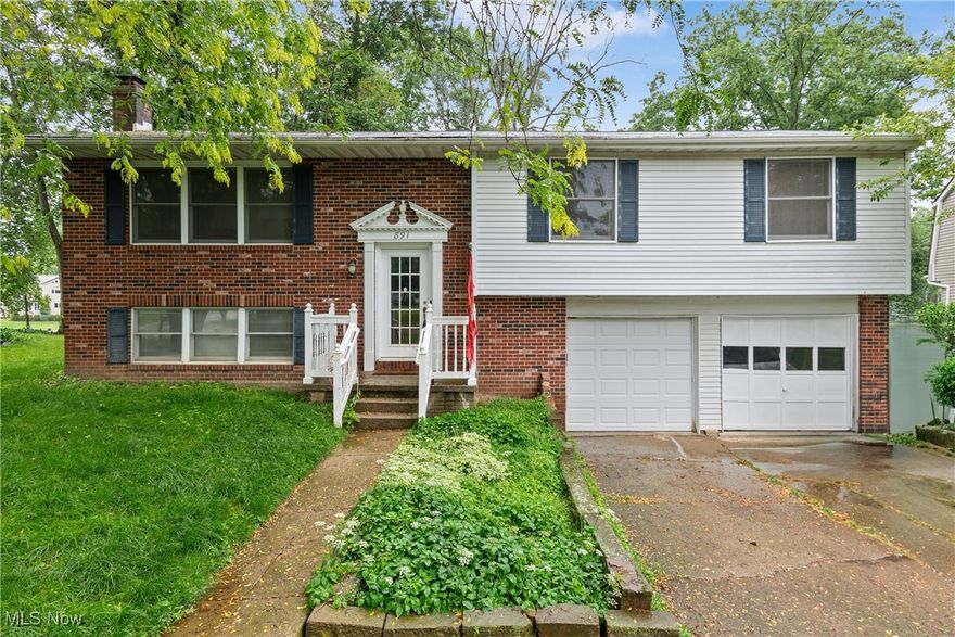 Here's your opportunity to own a one-of-a-kind *lakefront* home in Medina! This amazing property offers 3 bedrooms,
2 full bathrooms, and over 1,900 square feet of living space.
The kitchen was completely remodeled in 2024 and features new cabinetry, quartz countertops, and stainless steel
appliances. Hardwood floors run throughout the main level, which includes all three bedrooms, a full bath, and an
owner's suite complete with a walk-in closet and en-suite bathroom.
The finished basement offers additional living space with a cozy wood-burning fireplace, bar area, and utility room.
Step outside to a fully fenced backyard with a private dock, perfect for fishing or enjoying non-motorized boating on
the lake.
There is **NO HOA**, with only a $275 annual fee for pond maintenance. Plus, the home is just one block from the
Falling Oaks clubhouse and pool, and a short drive to I-71, making the location as convenient as it is scenic.