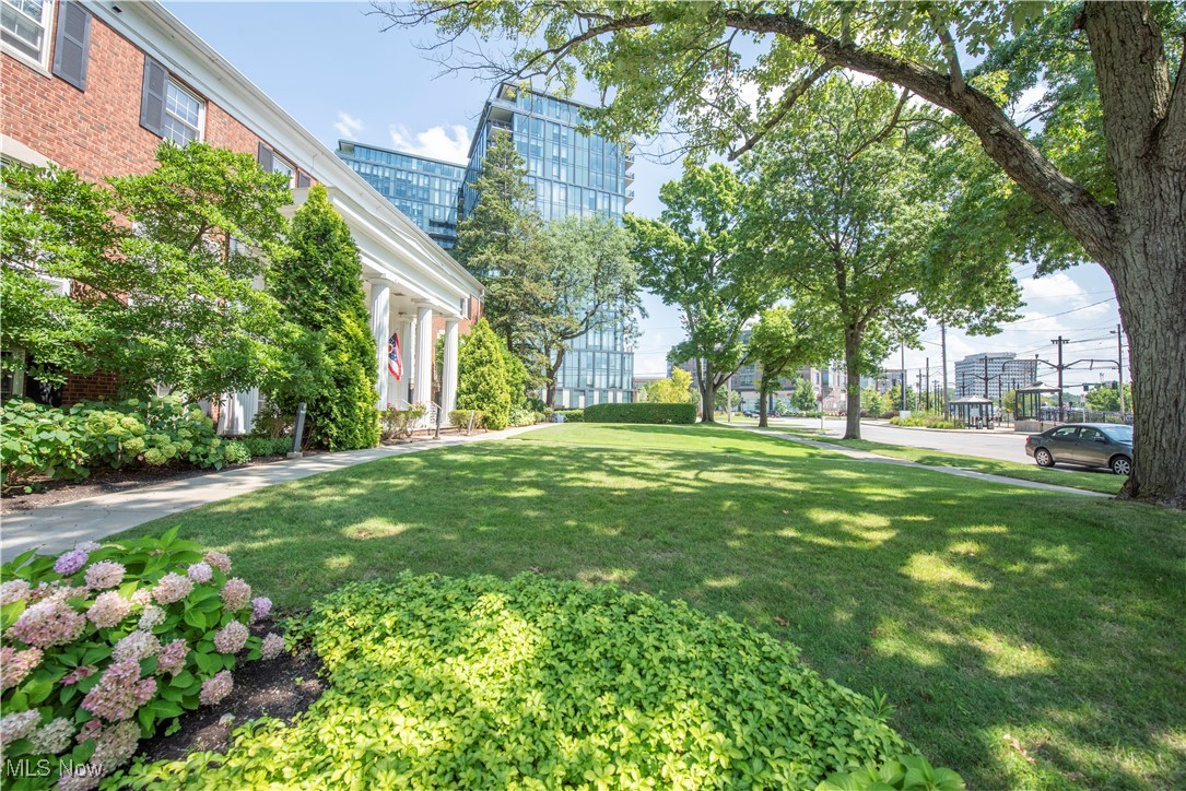 Shaker Villas/Ohio 02 Condo - Residential