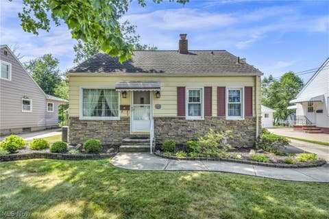 Homes For Sale - 4260 Buckeye Avenue<br/> Willoughby, OH 44094