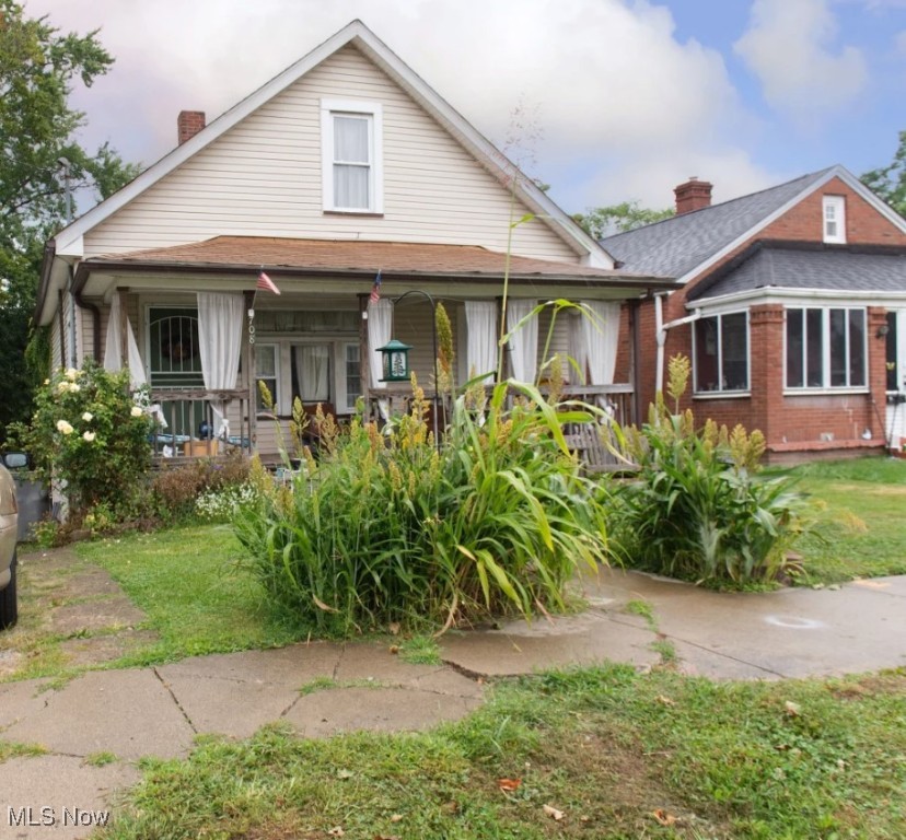 Three-bedroom home located in Youngstown city schools, offering a spacious living room and nicely sized kitchen with dining room area on the first floor. One bedroom and full bathroom are also on the first floor, while two additional bedrooms are found on the upper level and the laundry area is conveniently situated on the lower level. A large yard provides ample space for entertaining. Schedule a showing today.