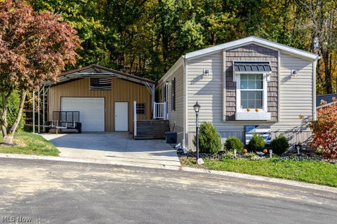 Photo of 2212 Kingsbury Drive SW, Canton, OH 44706 (MLS # 5256528)