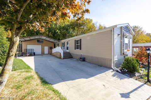 Tiny photo for 2212 Kingsbury Drive SW, Canton, OH 44706 (MLS # 5256528)