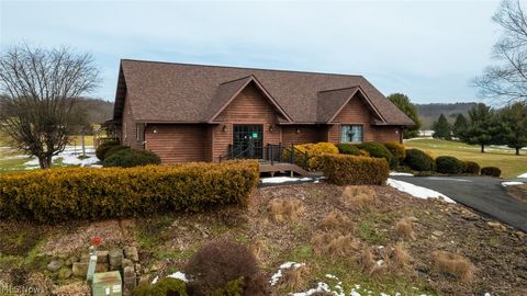 1130 Meadowbrook Lane NE Carrollton OH 44615