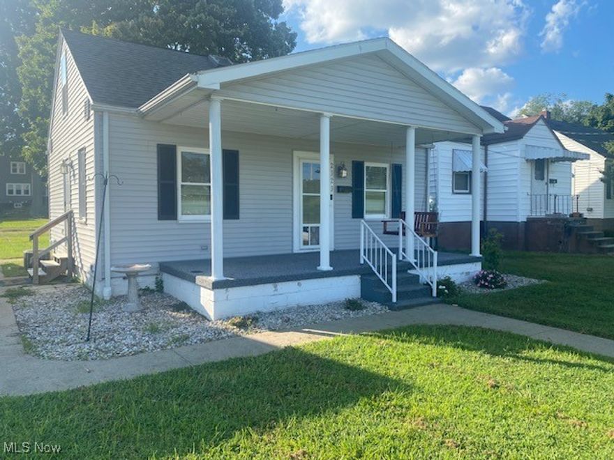 The Charmer has arrived! This 'simply adorable' 2 bedroom 2 Full bath is located conveniently close to schools, restaurants and YES THE PARK as well! I mean Location, location, location right??? Front porch offers a swing to sit on those quiet nights and if you feel like a stroll the park and local swimming pool is very close by for you as well. Storage building and Alley access for parking and on street parking as well. This is a fantastic starter home or for someone looking to downsize. Give this one a look you're gonna love it!