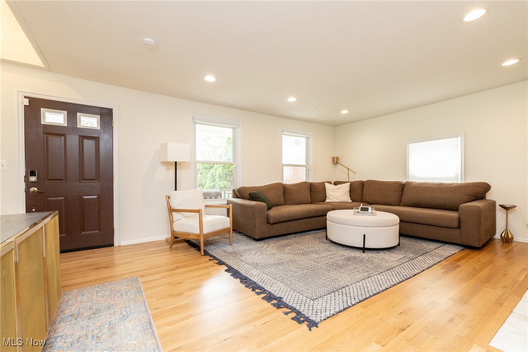 1522 W 32nd Street