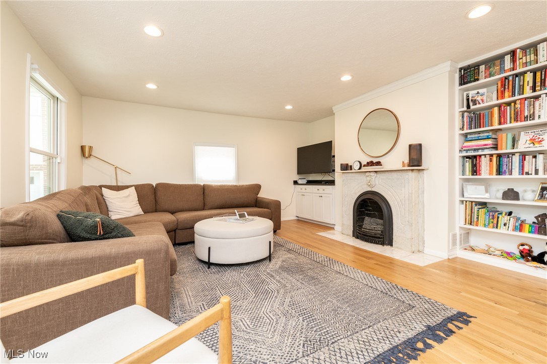 1522 W 32nd Street
