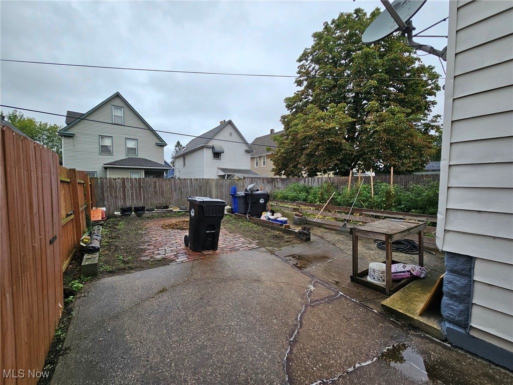 Kellogg/West Tremont - Residential Income