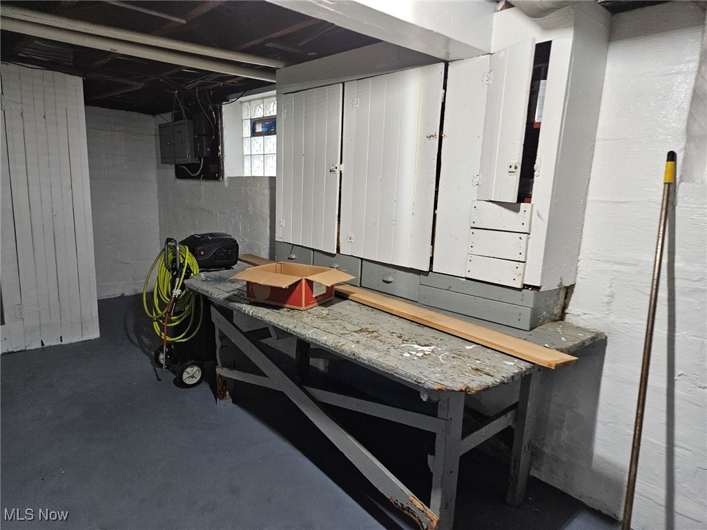 Kellogg/West Tremont - Residential Income