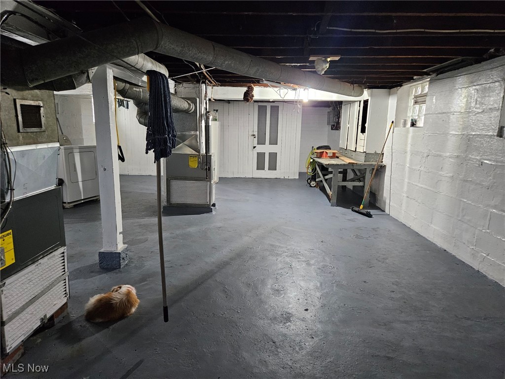 Kellogg/West Tremont - Residential Income