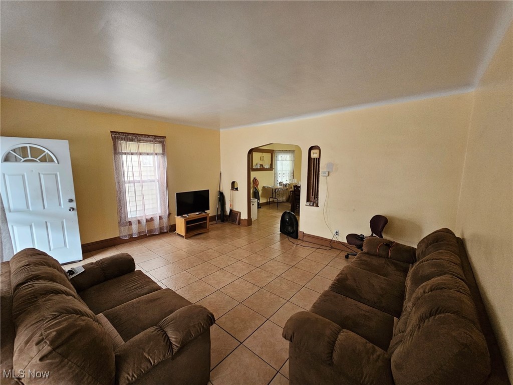 Kellogg/West Tremont - Residential Income