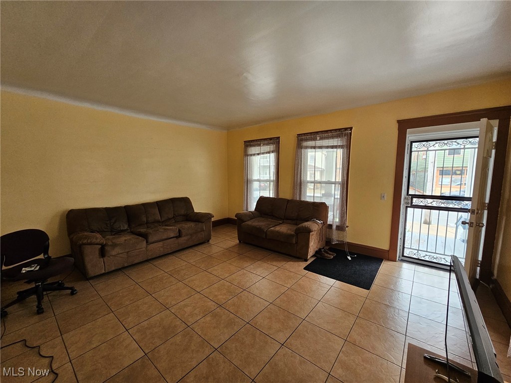 Kellogg/West Tremont - Residential Income