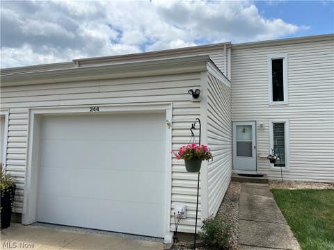 Condo For Sale - 244 Deepwood Drive<br/> Wadsworth, OH 44281