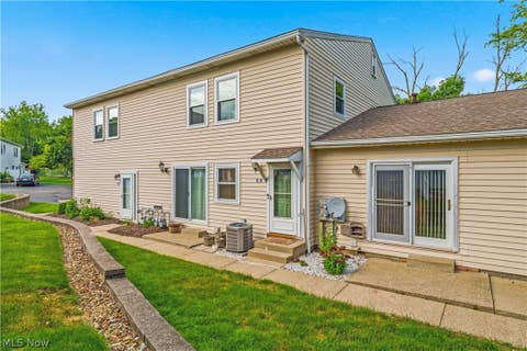Condo For Sale - 2551 Royal County Down #D<br/> Uniontown, OH 44685