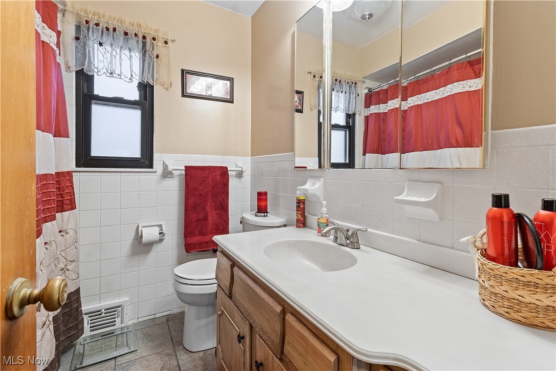 5225 Roseside Drive, Parma, Ohio image 12