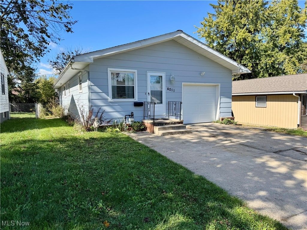 Photo of 4011 Shanabruck Avenue NW, Canton, OH 44709 (MLS # 5165997)