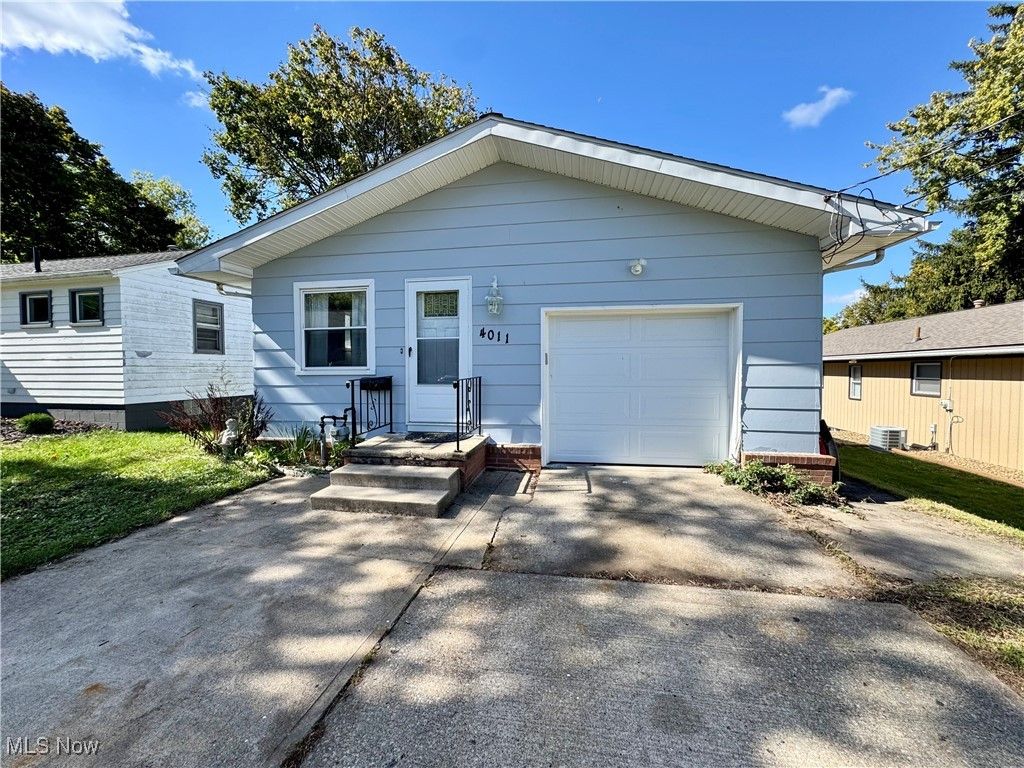 Photo of 4011 Shanabruck Avenue NW, Canton, OH 44709 (MLS # 5165997)
