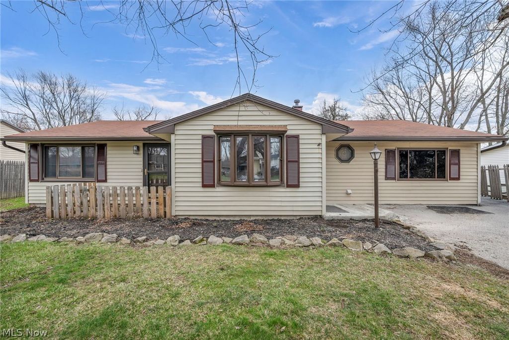 Photo of 7366 Primrose Drive, Mentor on the Lake, OH 44060 (MLS # 5195671)