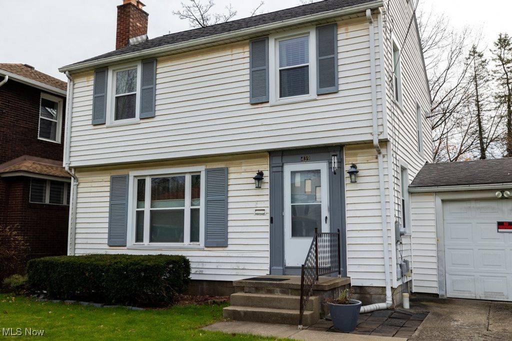 Photo of 439 Catalina Avenue, Youngstown, OH 44504 (MLS # 5174647)