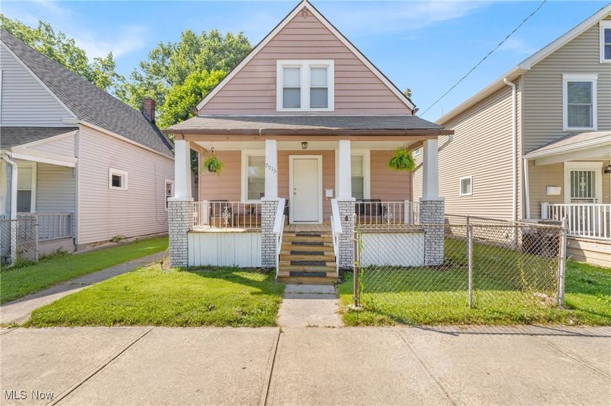 Welcome to this move-in-ready gem on Cleveland’s West Side! This beautifully maintained home features brand new vinyl plank flooring, a stylishly updated kitchen, and fresh paint throughout, offering a clean and modern feel from the moment you walk in.
Enjoy the convenience of a prime location just blocks from I-90, making your commute a breeze. You’re only minutes from the best of Ohio City, Lakewood, and Downtown Cleveland—from restaurants and shops to parks and lakefront attractions.
Whether you're a first-time buyer, downsizer, or looking for an investment opportunity, this home checks all the boxes. Don't miss your chance to own a turn-key property in a vibrant, centrally located neighborhood!
