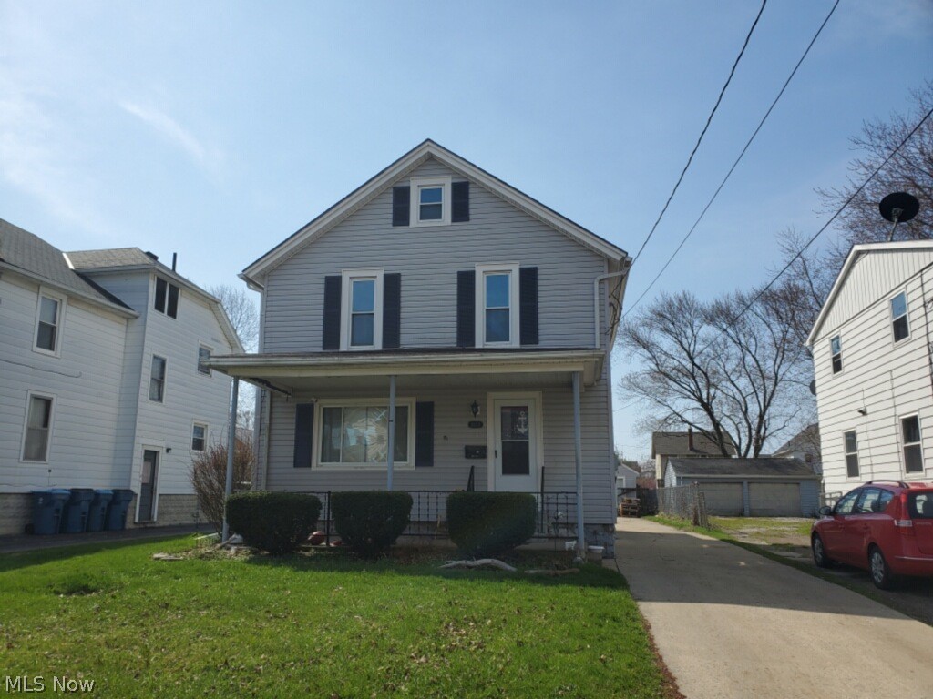 3 bedroom Colonial with new flooring in various rooms throughout the house, Fresh coat paint throughout home. Close to schools, walking distance to downtown, less than 5 mile drive to Lake perfect for boaters, no trailer license needed. Large 2.5 garage and wide driveway. Warm cozy house for a family. Just bring your finishing touches!